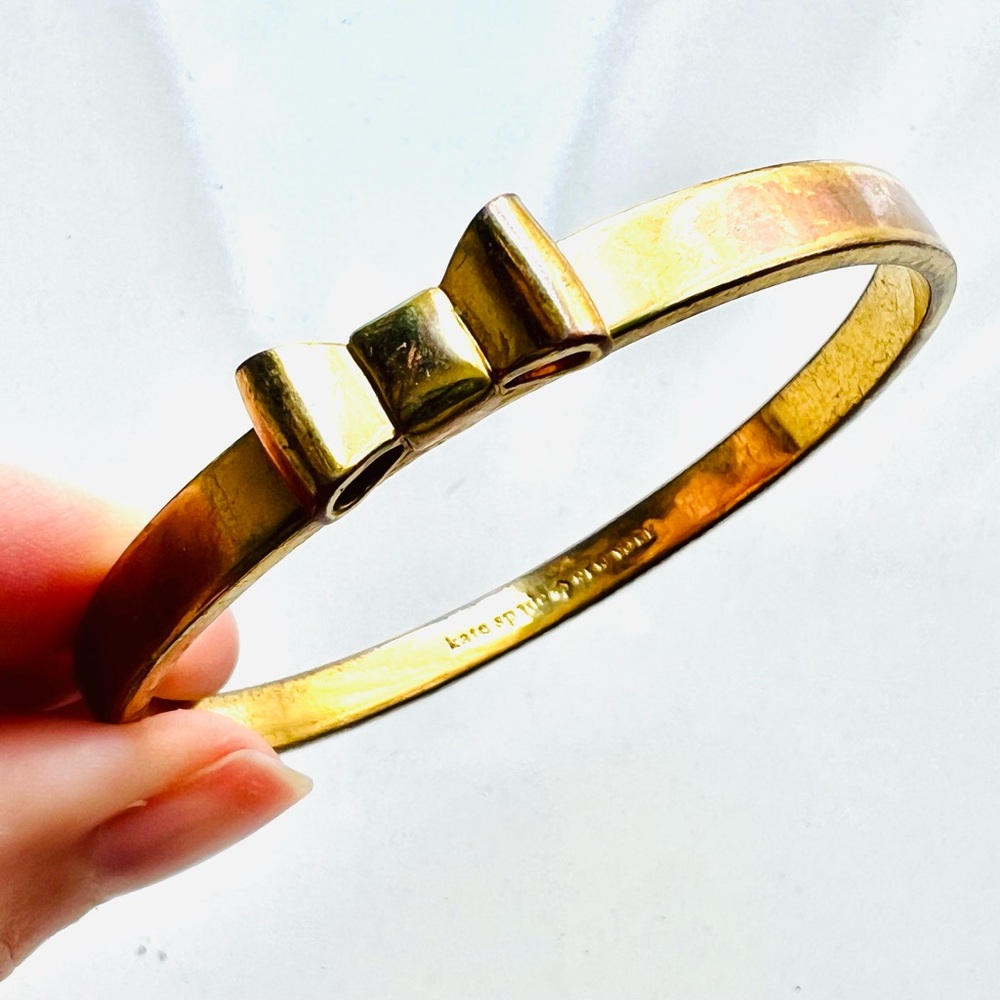 3/$30 FUC Kate Spade Take a Bow Gold Bangle Bracelet With Gold Bow - Picture 4 of 8